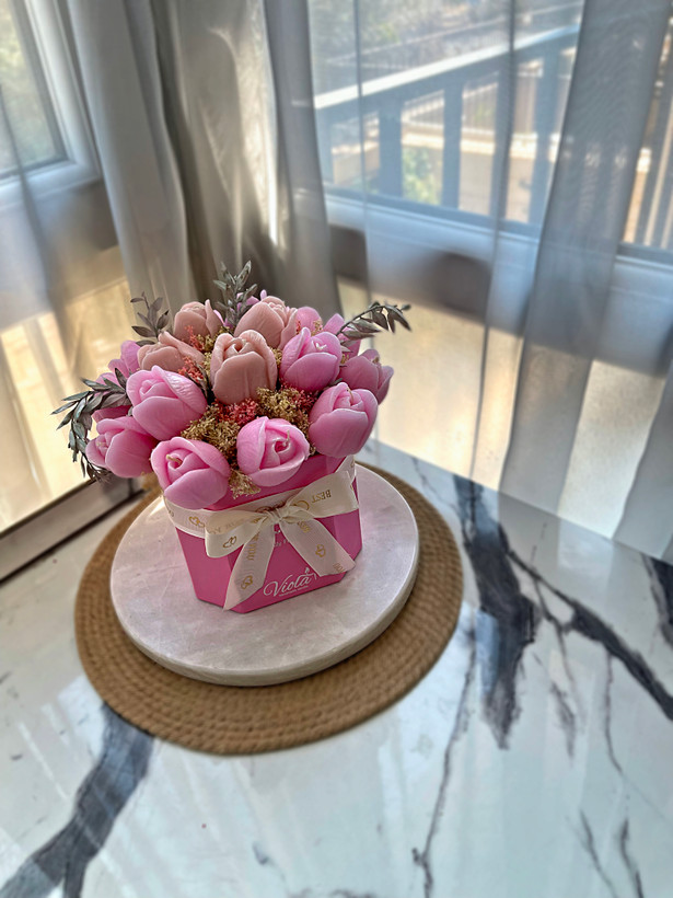 باکس گل مربع لاله صورتی
